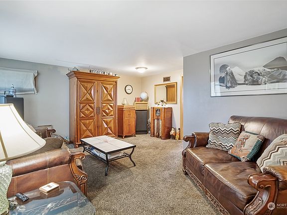 4th image of 105 W Northshore Drive