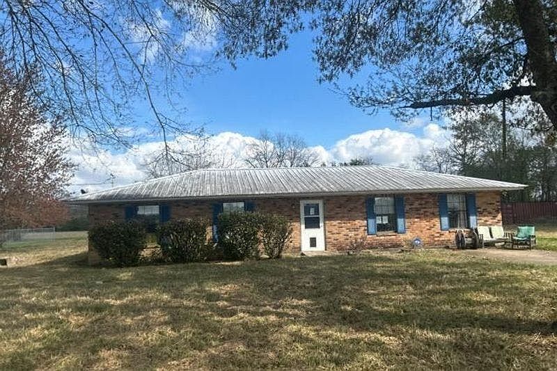 1st image of 4417 Chataignier Rd