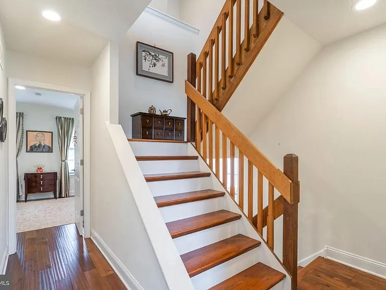 2074 Yorktown S — Photo 20