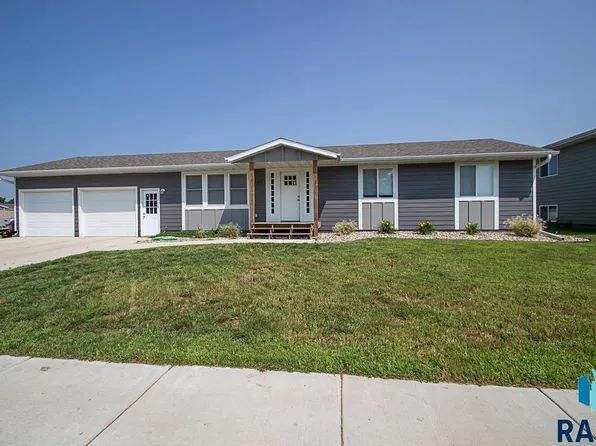 2505 N Bent Grass Ct, Sioux Falls, SD 57107