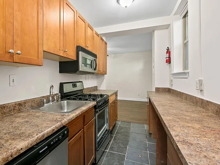 3937 S St SE — Photo 23