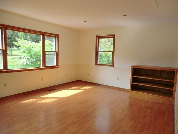 4th image of 103 Estates Dr