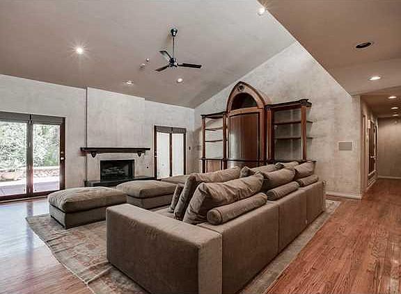 2nd image of 619 Camino Real Ave