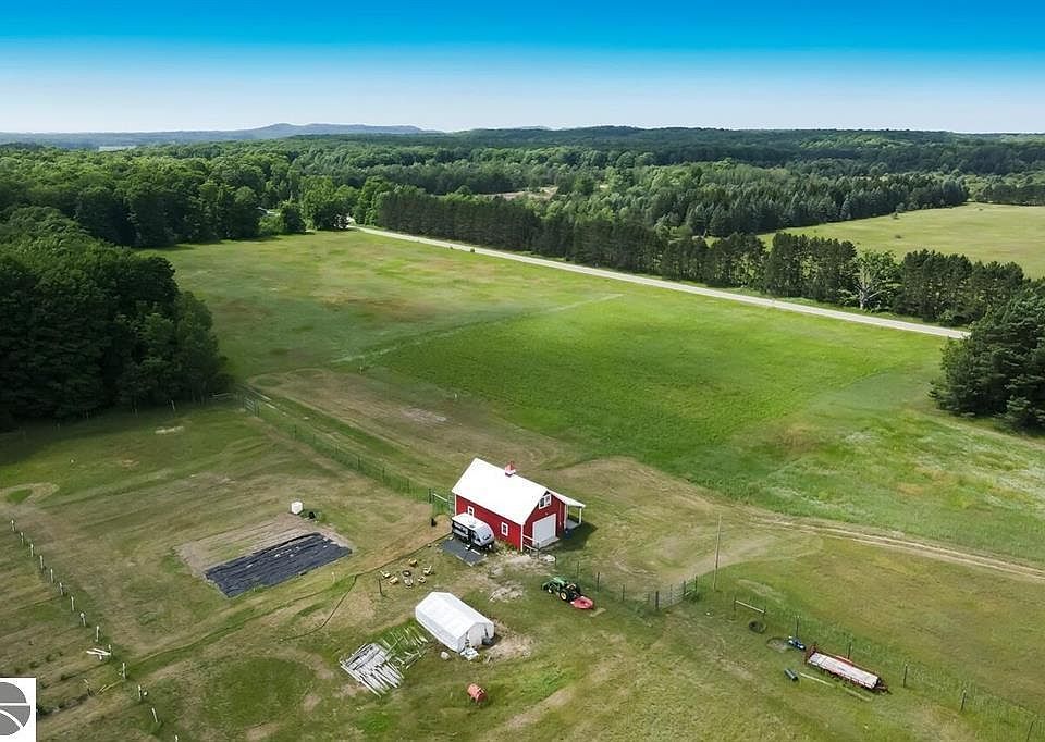 1st image of 7946 Valley Rd