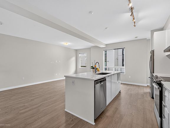 5th image of 15151 Edmund Dr #9