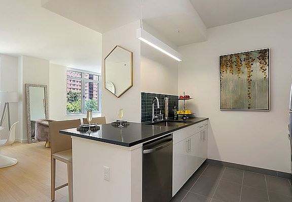 3rd image of 180 Myrtle Ave APT 7N