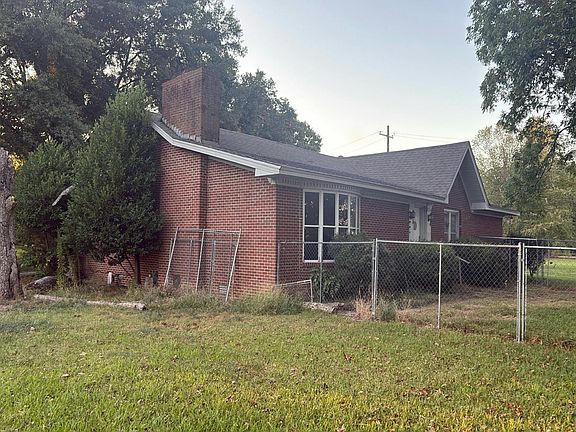 3rd image of 2315 Lakeshore Dr N