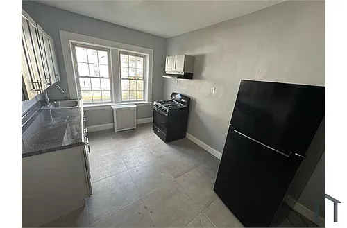 1009 Chancellor Ave Photo 1