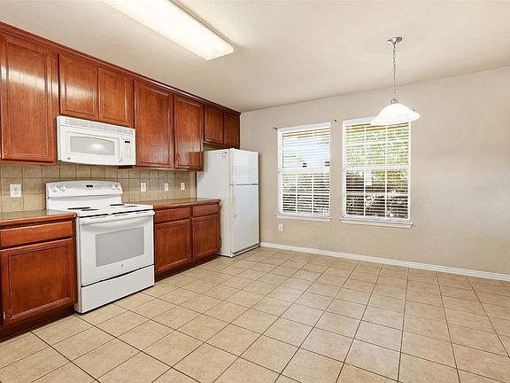 5th image of 3528 Kimberly Ln