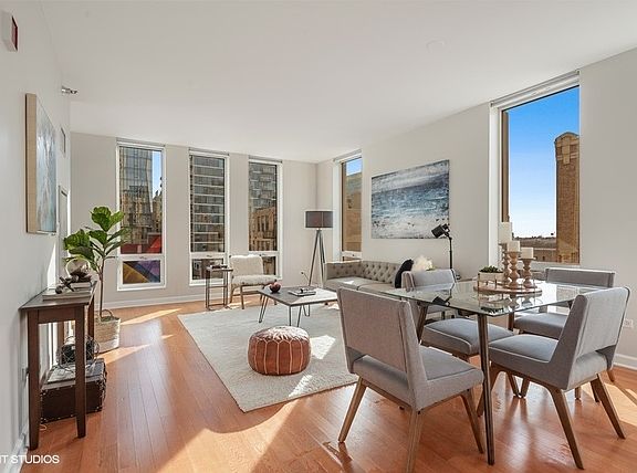 5th image of 1250 S Michigan Ave Unit 710