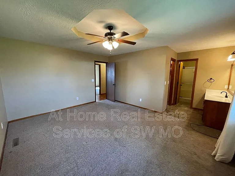 201 W Sally Ln — Photo 11