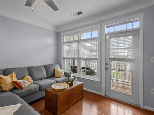 508 Sunset View Ter SE Unit 302, Leesburg, VA 20175