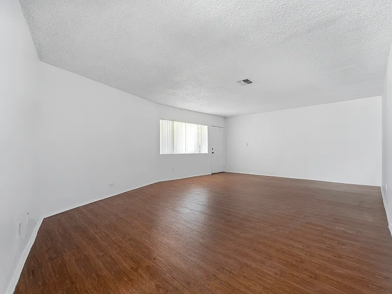 4320 Mammoth Ave #207 — Photo 19