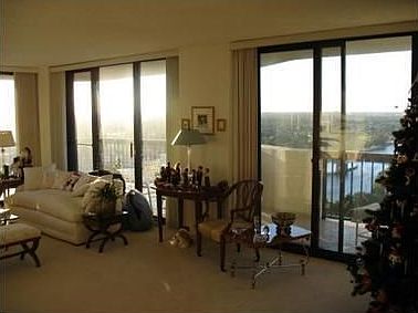 5th image of 123 Lakeshore Dr APT 1944