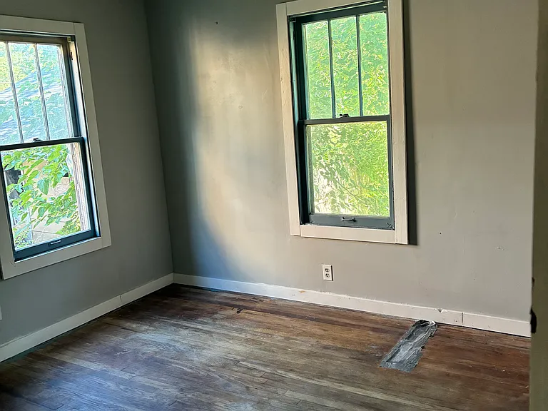 2476 Bellevue St — Photo 14