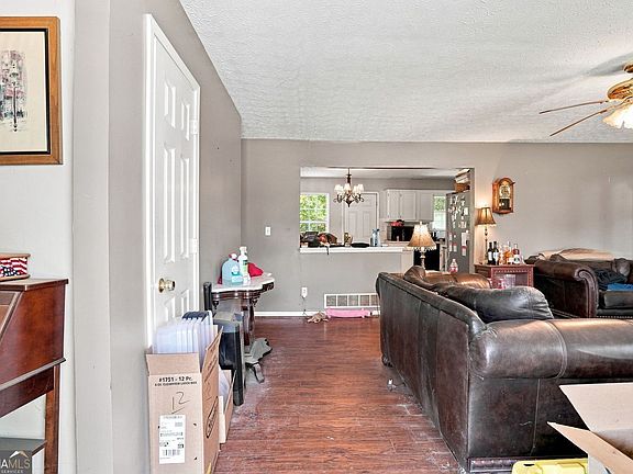2nd image of 2152 Red Rose Ln