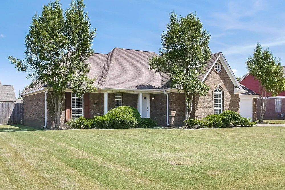 3 bed, 2.0 bath, 1352 sqft, $1,865 — Photo 3