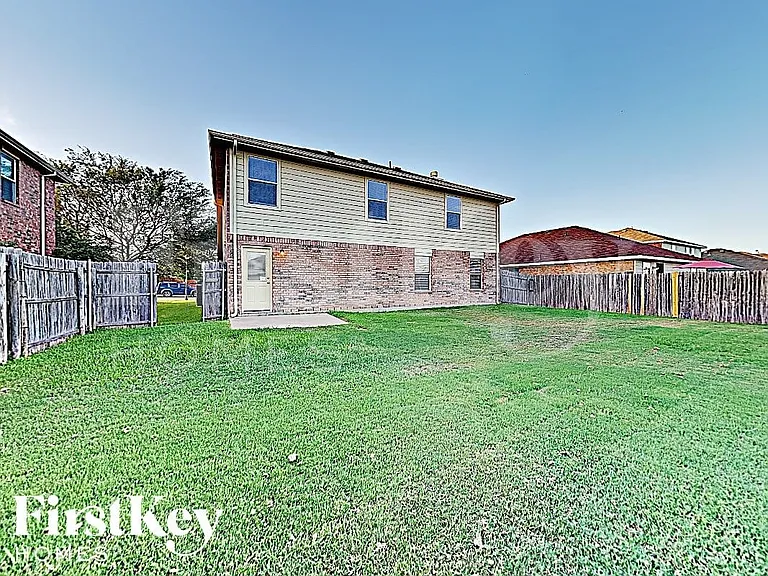 2801 Spencer Cir — Photo 15