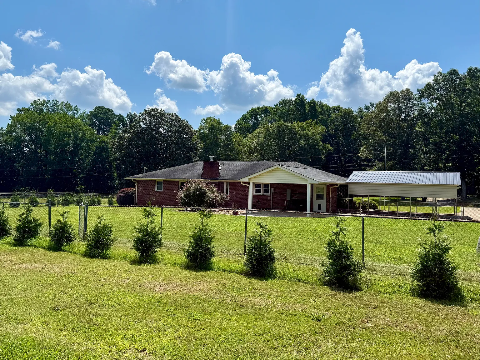 3 bed, 1300 sqft, $1,700 — Photo 3
