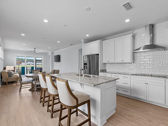 4th image of 209 Aurora Way