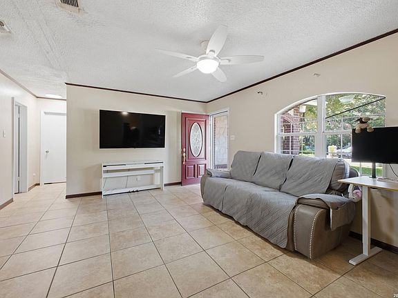 4th image of 422 Arrow Point Ct