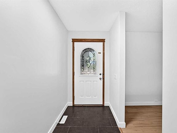 4th image of 311 N 72nd Ave NE