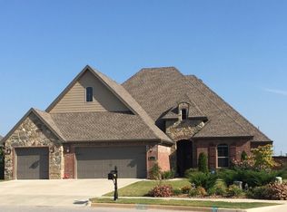 700 SW Edinburgh Ave, Bentonville, AR 72712