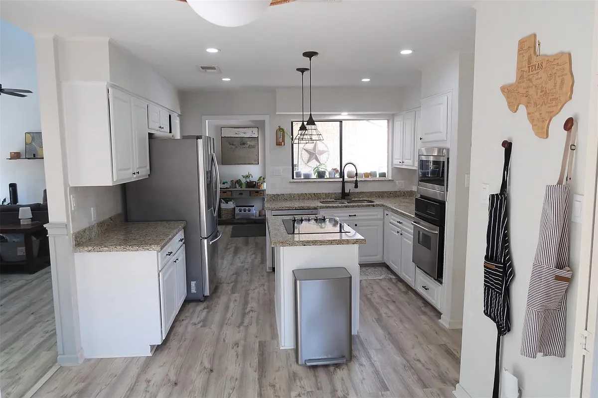 Building Photo - 12800 Briar Forest Dr #91
