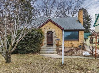 179 S McLean Blvd, Elgin, IL 60123