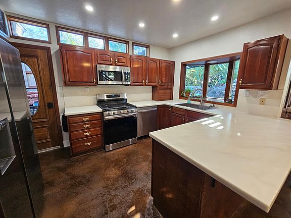 3rd image of 7929 Lemon Cir