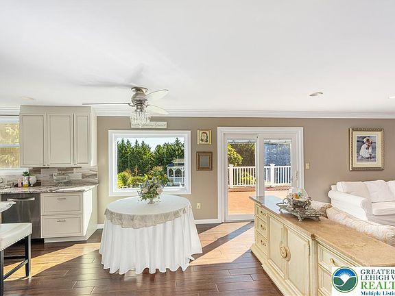 3rd image of 3739 Lindy Dr