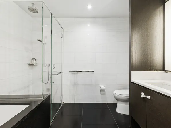 50 Riverside Boulevard image 6 of 14