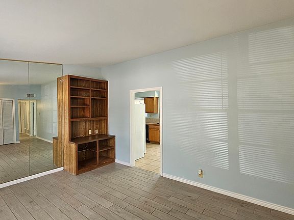 4th image of 124 Scott Ave