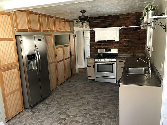 5th image of 26 Maplewood Ave