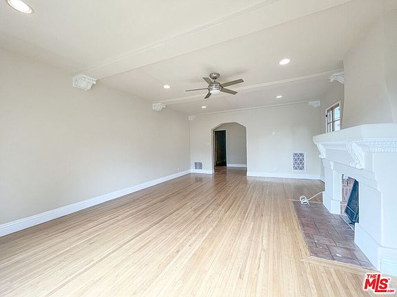 4th image of 219 S Hamilton Dr #2