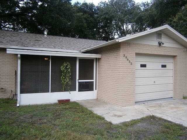 FRONT SCREENED ENTRY