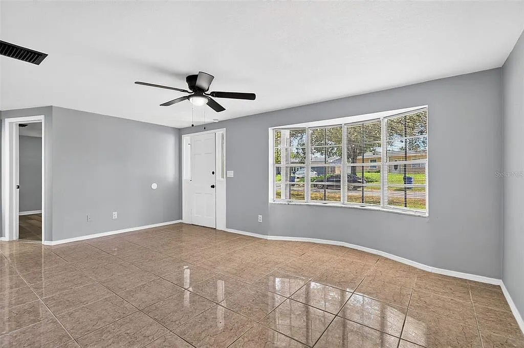 3 bed, 1.0 bath, 1004 sqft, $1,550 — Photo 4