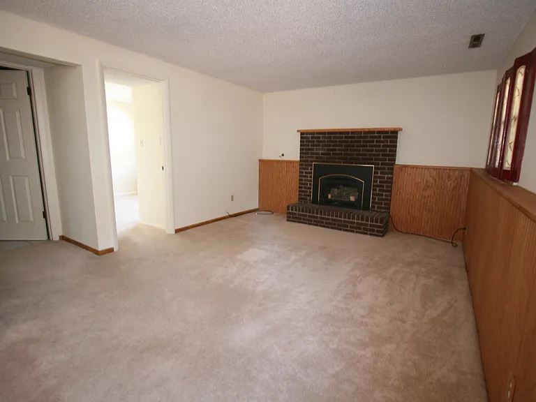 1092 Stanton St — Photo 9