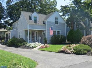 611 Maple Ct, Moorestown, NJ 08057