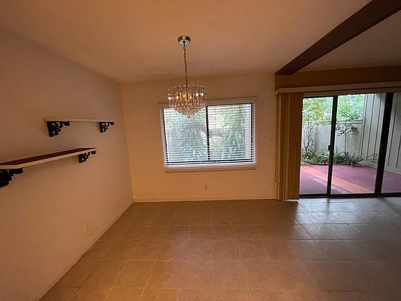 2nd image of 107 Crown Oaks Way