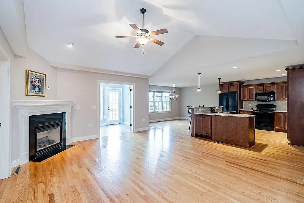 2 Jarry Dr — Photo 1
