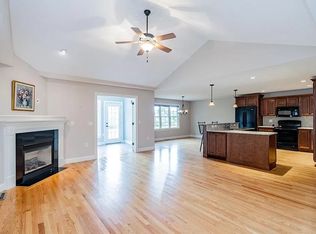 2 Jarry Dr, Southwick, MA 01077