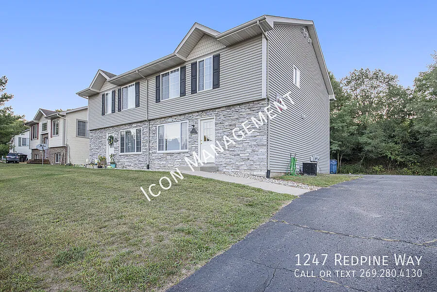 Pre-Leasing For Aug 2027! 4-Bedroom Near Wmu! — Photo 2