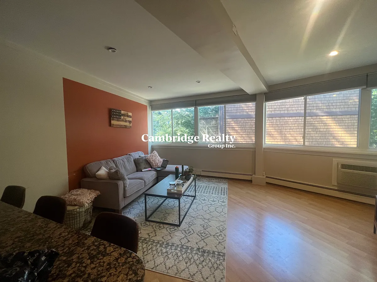 Building Photo - 516 Green St #1B