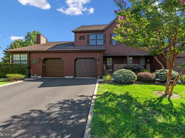 33 Easton Ct, Lawrence Township, NJ 08648