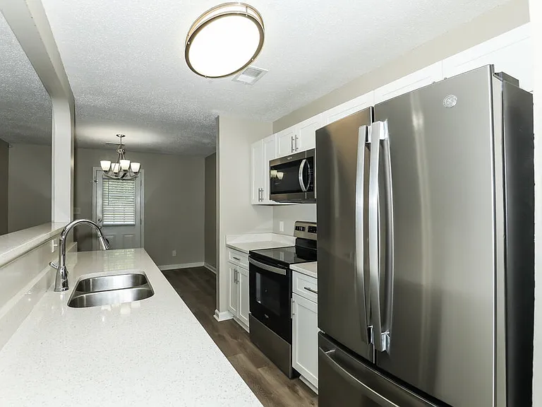 1299 N Hampton Dr — Photo 8