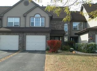 727 Kingsbridge Dr, Carol Stream, IL 60188