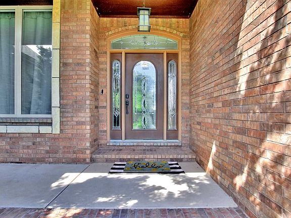 2nd image of 907 E Lakecrest Dr