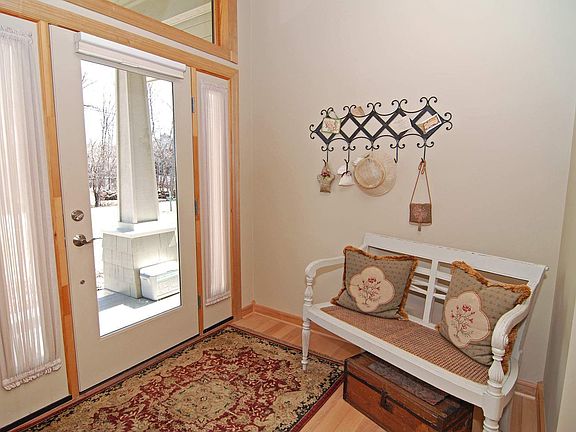 Cute entryway.
