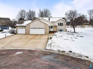 903 Nordic Cir, Hartford, SD 57033